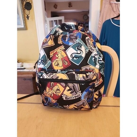 Harry Potter Gryffindor Slytherin Ravenclaw Hufflepuff Hogwarts Backpack Bag - Picture 1 of 5